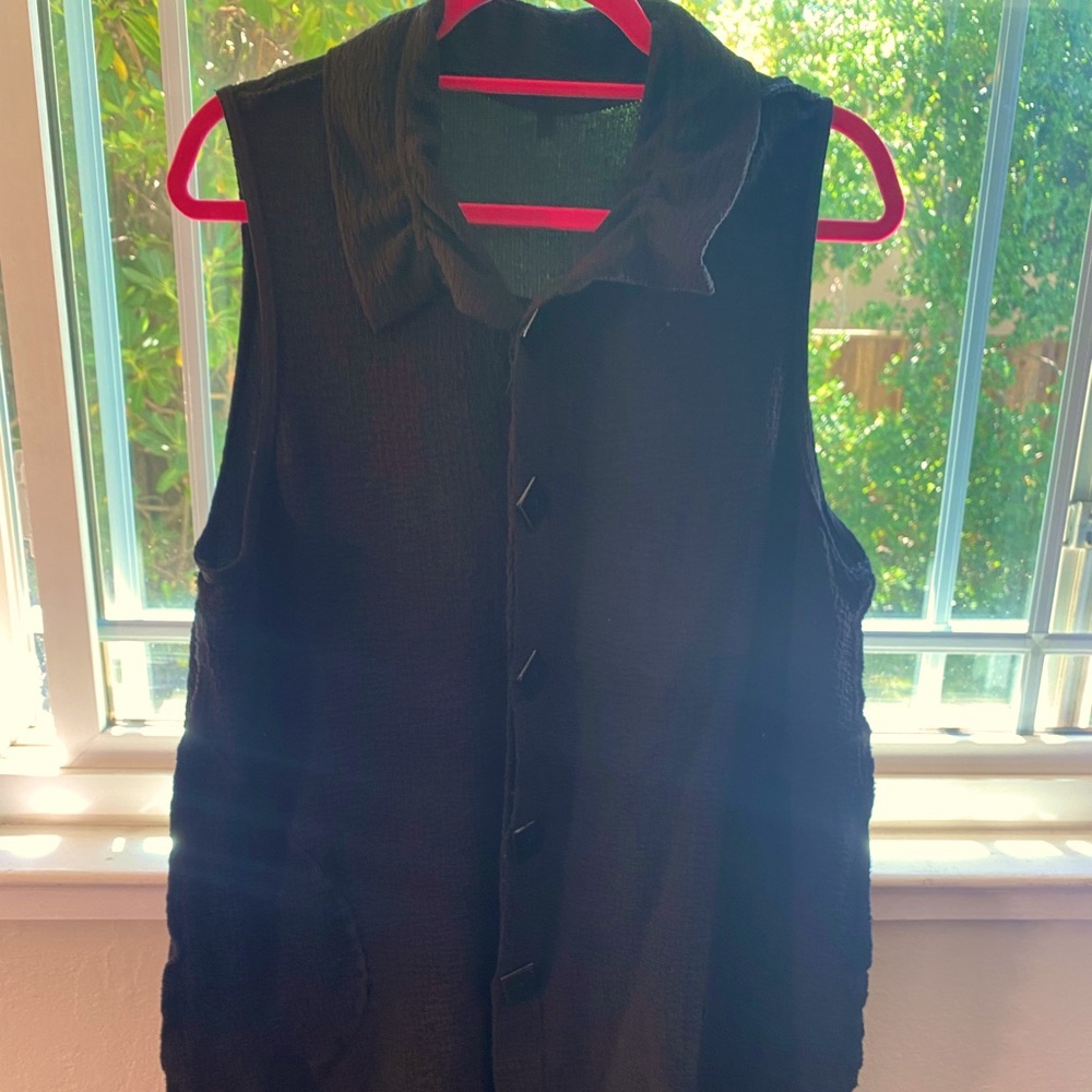 Yushi black vest